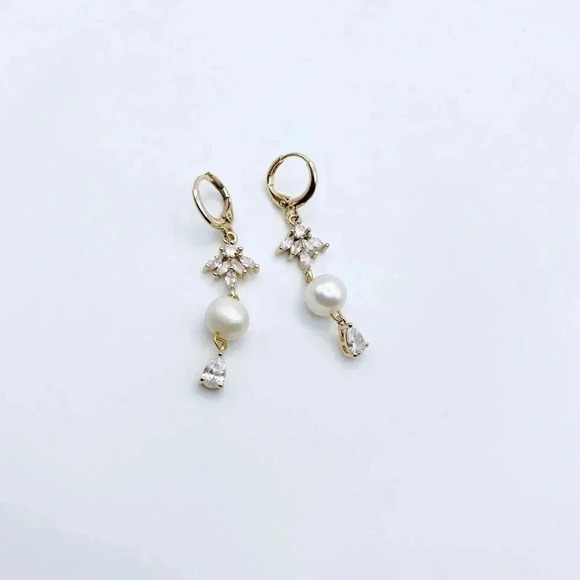 Huggie Petit Pearl Hoops Earrings - Picture 1 of 5
